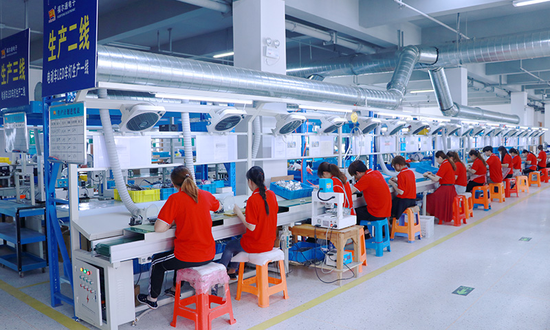 電動(dòng)車LED車燈生產(chǎn)一線